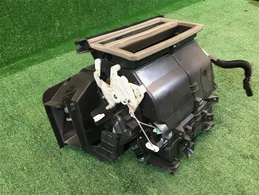 Отопитель форестер sf5. Печка форестер. Отопитель форестер sf5. Subaru outback 2006 корпус отопителя. Строение печки субару форестер.