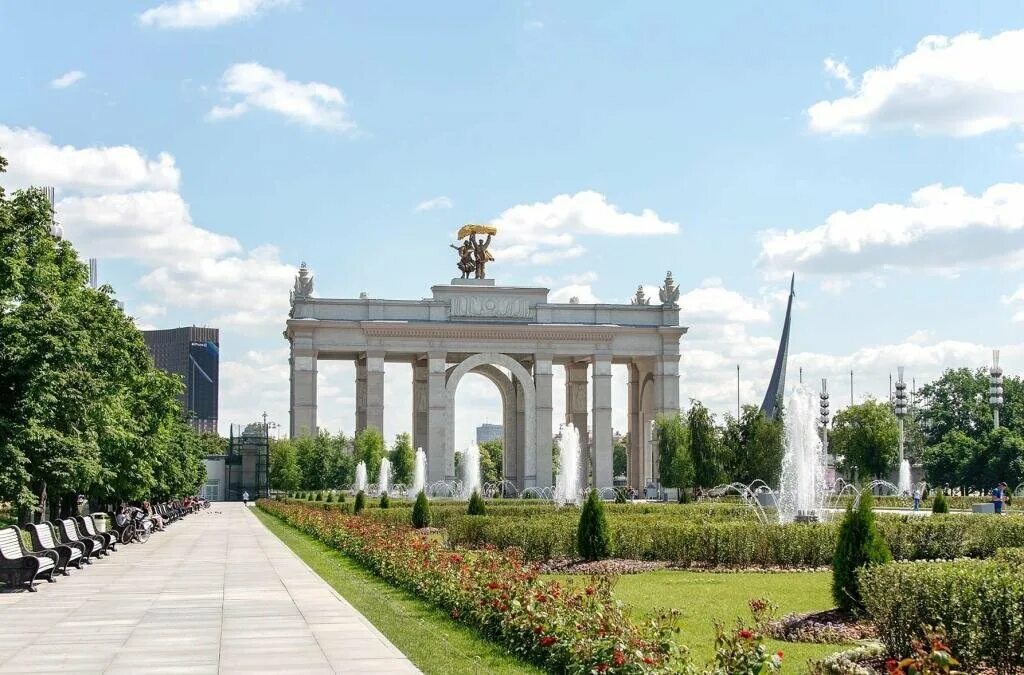 Главная арка вднх. Центральная арка ВДНХ. Парк ВДНХ Москва. Площадь ВДНХ арка.