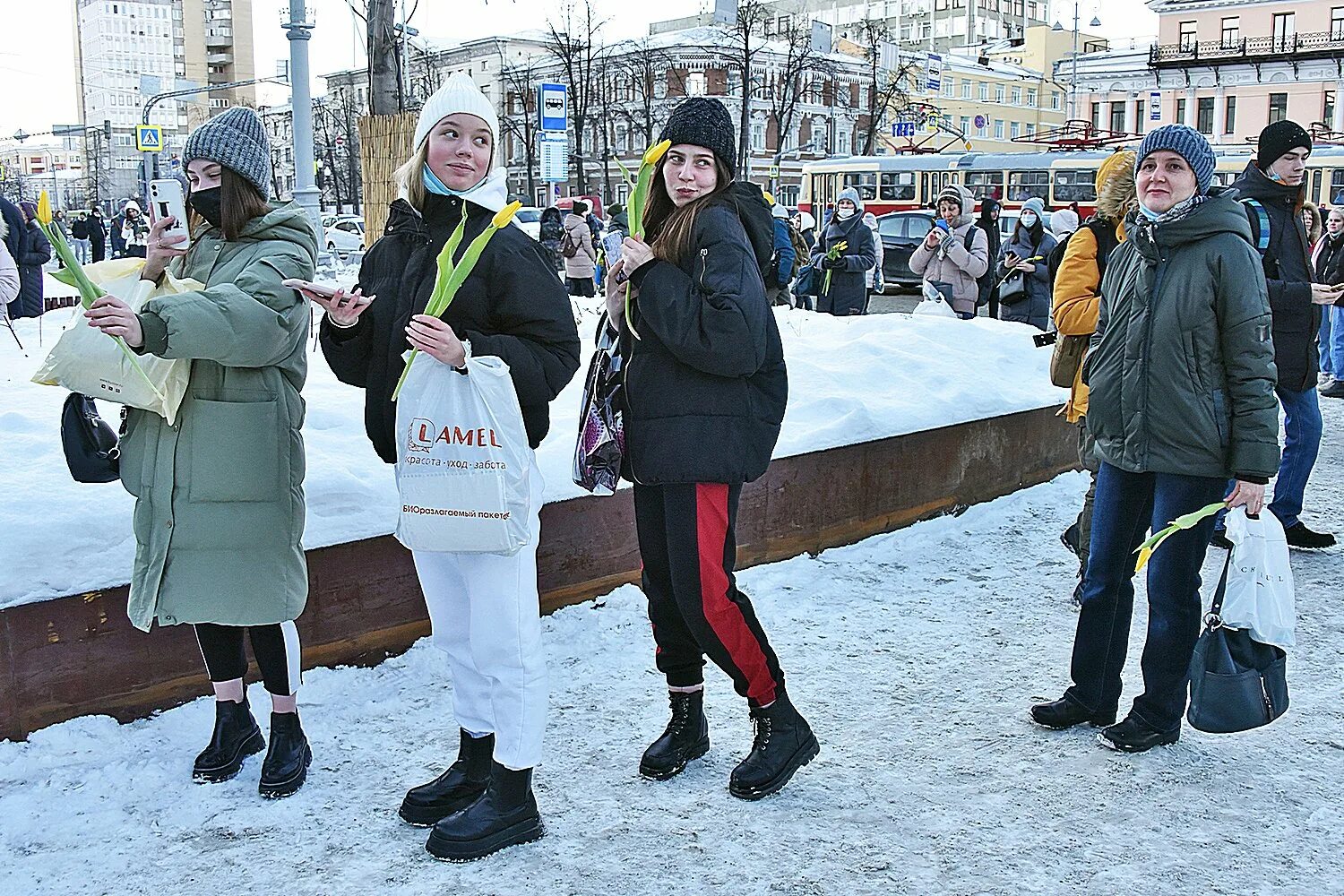 Жизнь март верхняя пышма. Екатеринбург в марте. екатеринбург весной. екатеринбург праздник в конце марта. 4 марта екб праздник.