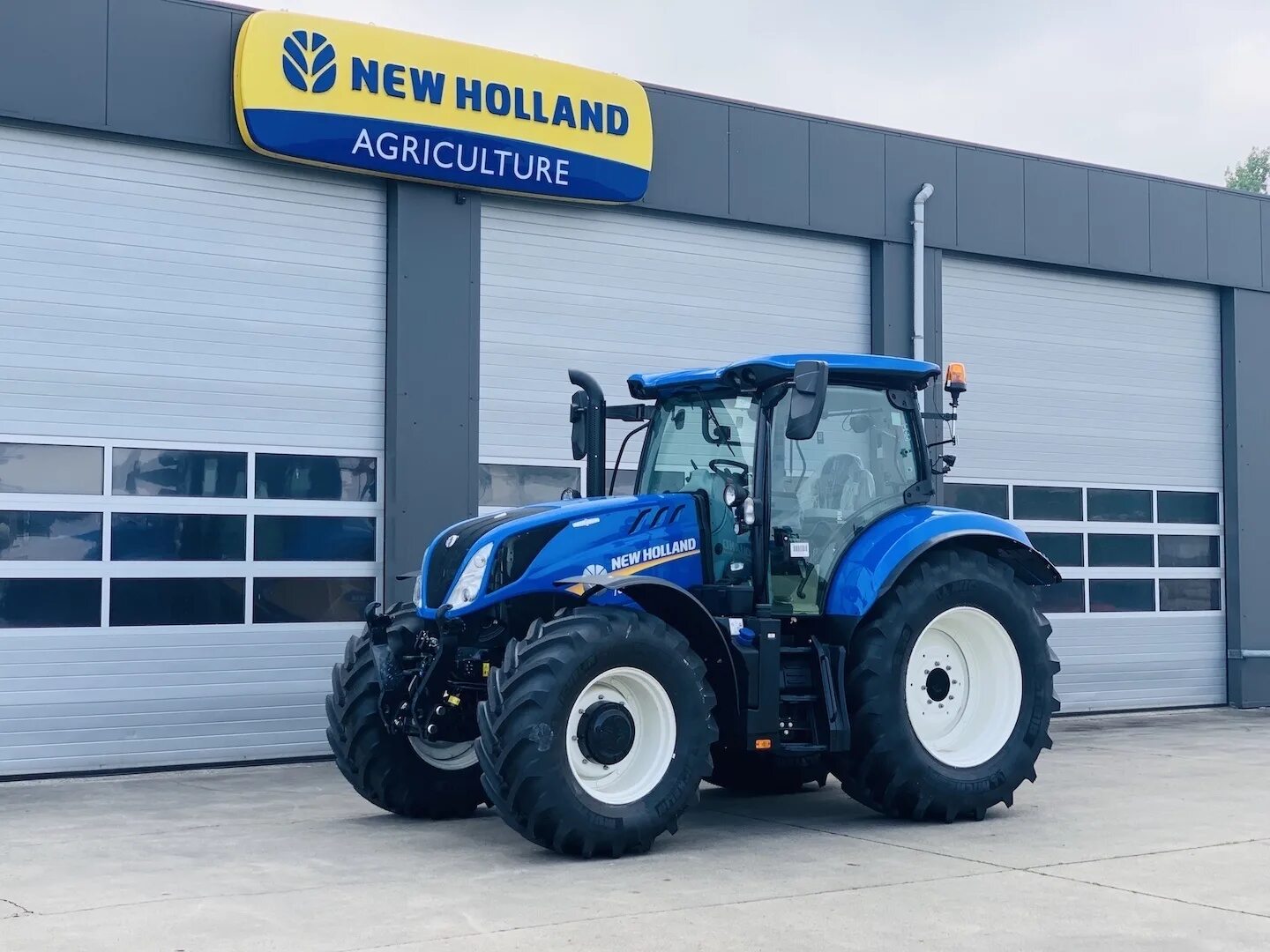 Трактор New Holland t7. New Holland т 9000. Т8040 New Holland. Трактор Нью Холланд 5.90. Холанд трактор