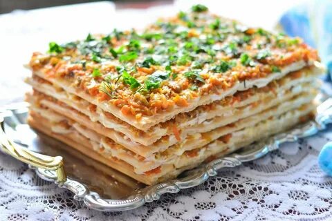 Торт из консервы и слоеных коржей