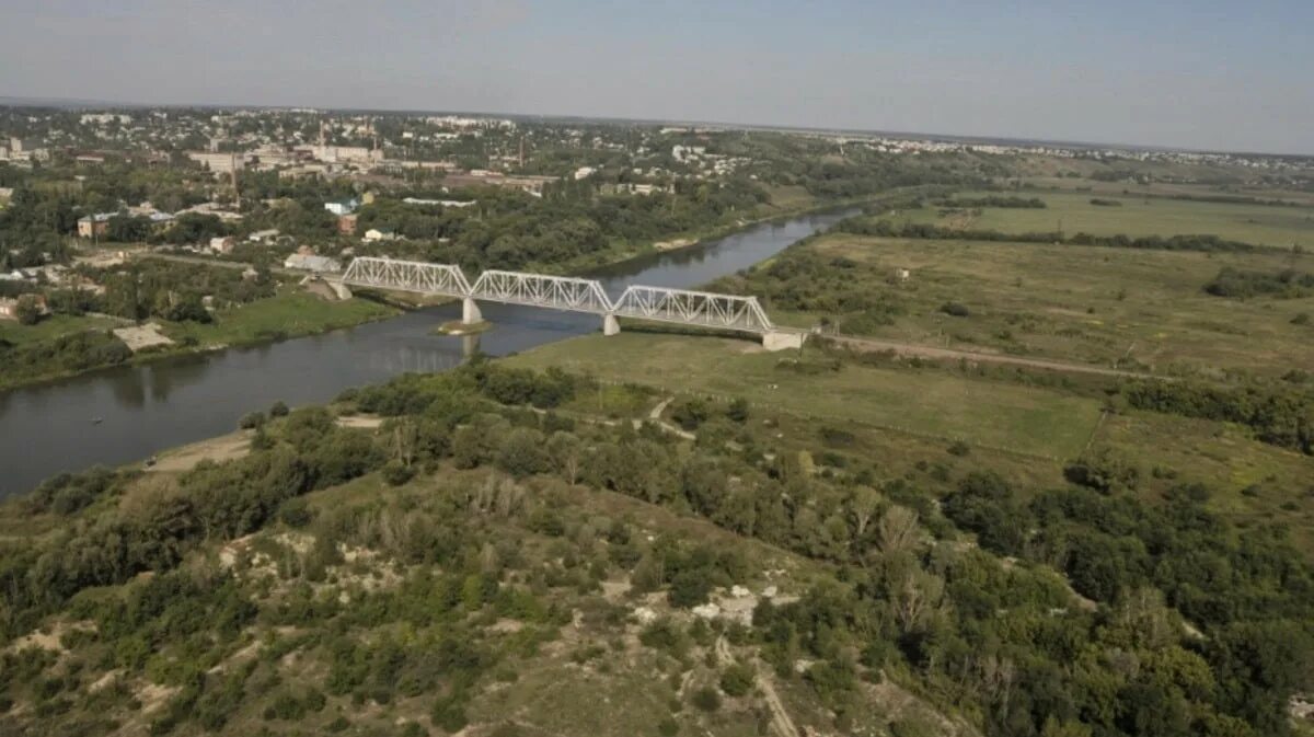 В начале 2012 года в воронежской области. Семилуки Воронежская область. Семилуки Железнодорожный мост. Воронежская область Семилукский район село Семилуки. Железнодорожный мост через Дон Семилуки.