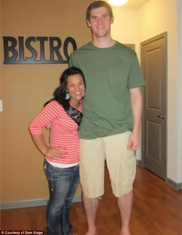 Tall man short man. Very Tall man. Tall women vs short man. Very Tall girl and boy. 6 Ft Tall.
