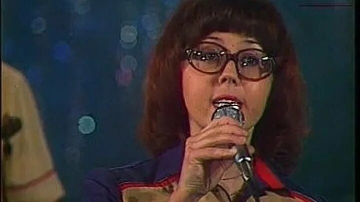 женщина в деревне. я у бабушки живу ноты. я у бабушки живу слушать. ноты песни поговори со мною мама. я у бабушки живу слушать.