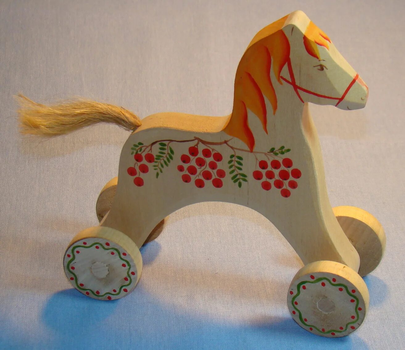 народная деревянная игрушка конь. русские игрушки. сивка бурка каурка. сказочный конь. сивка-бурка.