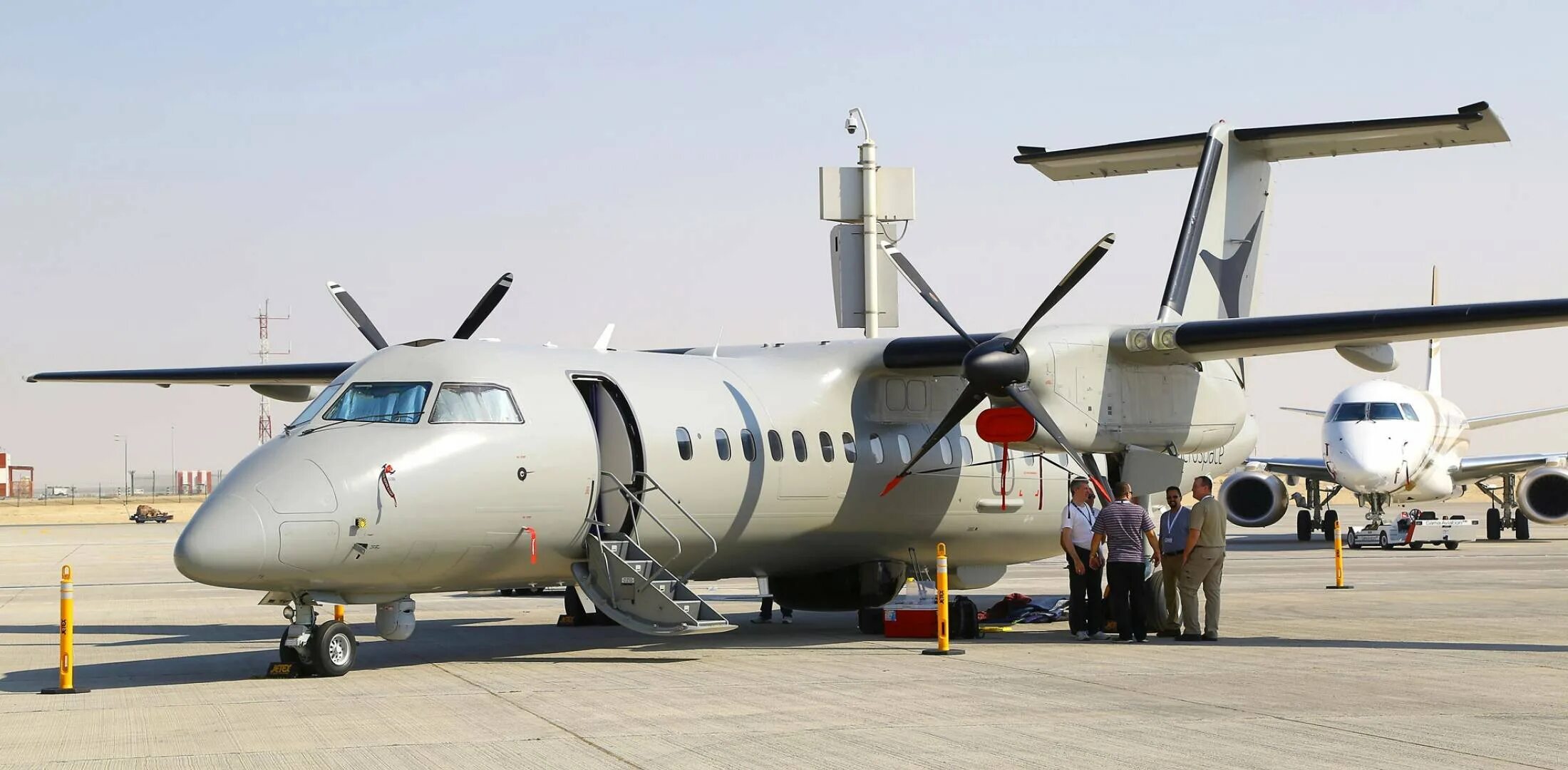 Q 300. Dash 8 q300. Самолёт Bombardier q-300. Авиакомпания Якутия Bombardier q300. DHC 8-300 Якутия.