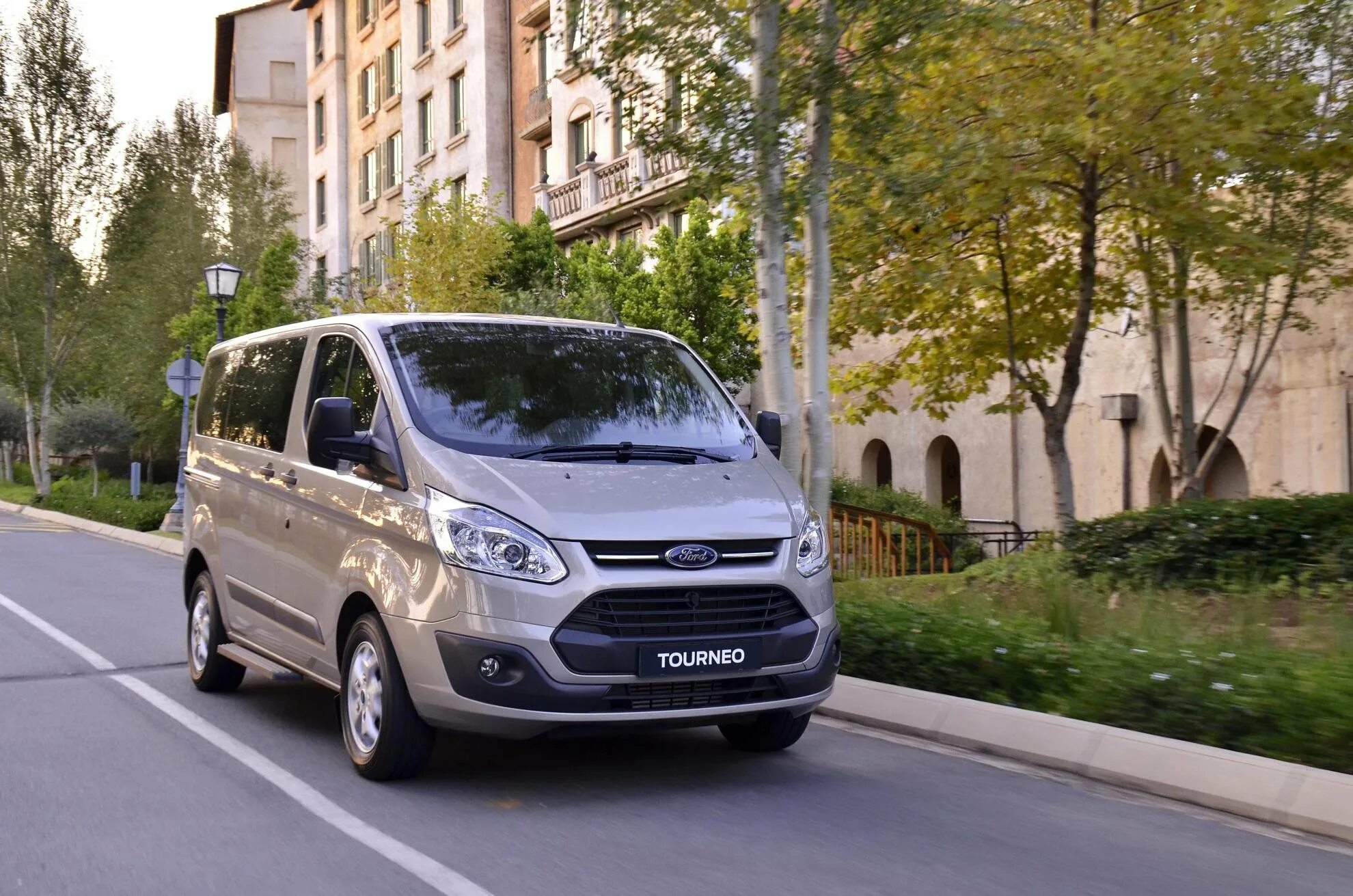 Купить форд турнео. Ford Tourneo 2013. Ford Transit Tourneo 2013. Ford Transit Tourneo 2012. Ford Tourneo Custom 2012.