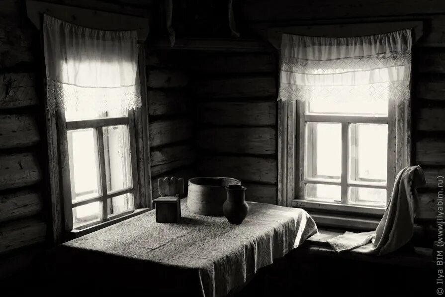 Освещение в таежной избушке. Музей семенково экспозиция избы. Интерьер избы. В избе было темно. Нижняя синячиха крестьянская усадьба 17в.