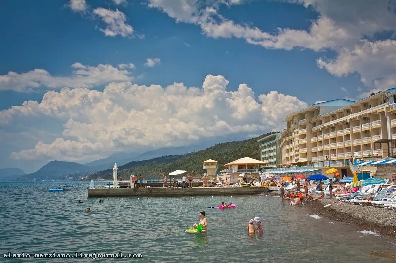 Семидворье крым сайт. Семидворье Алушта. Пансионат Семидворье Алушта. Поселок Семидворье достопримечательности. Г.Алушта, пос. Семидворье.