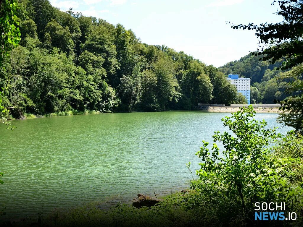 Купить министерских озерах квартиру. Министерские озера Сочи. ЖК Министерские озера Сочи. Министерские озера природа Сочи. Мещерское озеро Сочи.