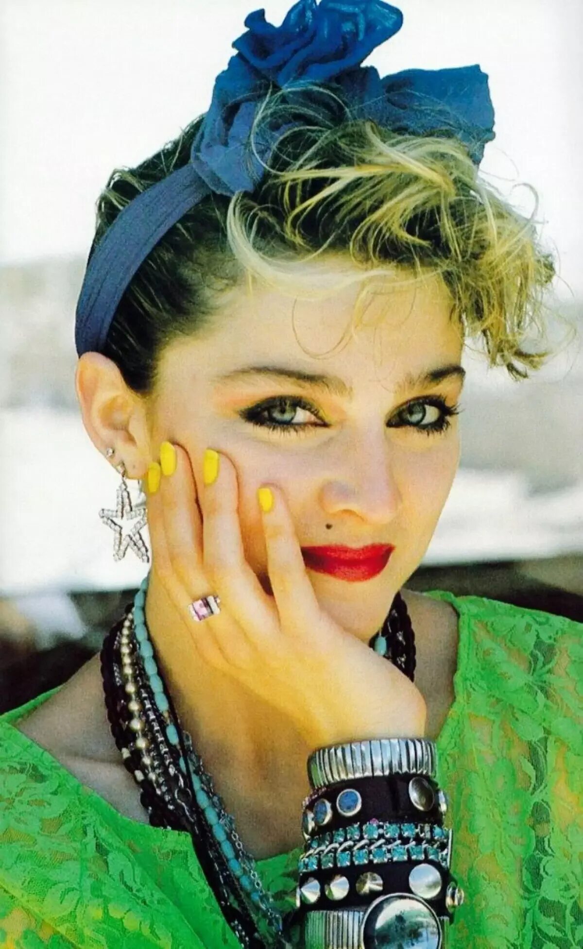 Аксессуар 90 годов. Мадонна 80. Madonna 1984. Макияж 80 Мадонна. Мадонна 80-90.