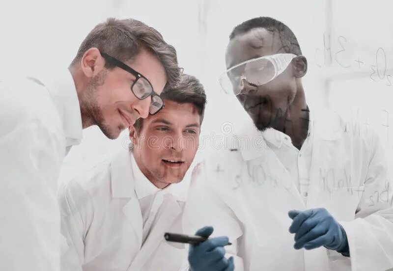 Ученые обсуждают. Учеными на две группы. Ученые обсуждают по интернету футаж. 2 девушки ученые. Двое ученых.