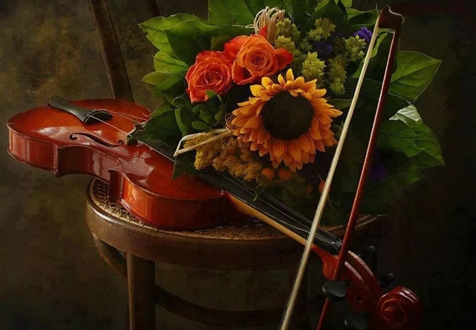 Музыка гитара и скрипка. Натюрморт с музыкальными инструментами. Натюрморт с инструментами. Музыкальные инструменты и цветы. Натюрморт со скрипкой.