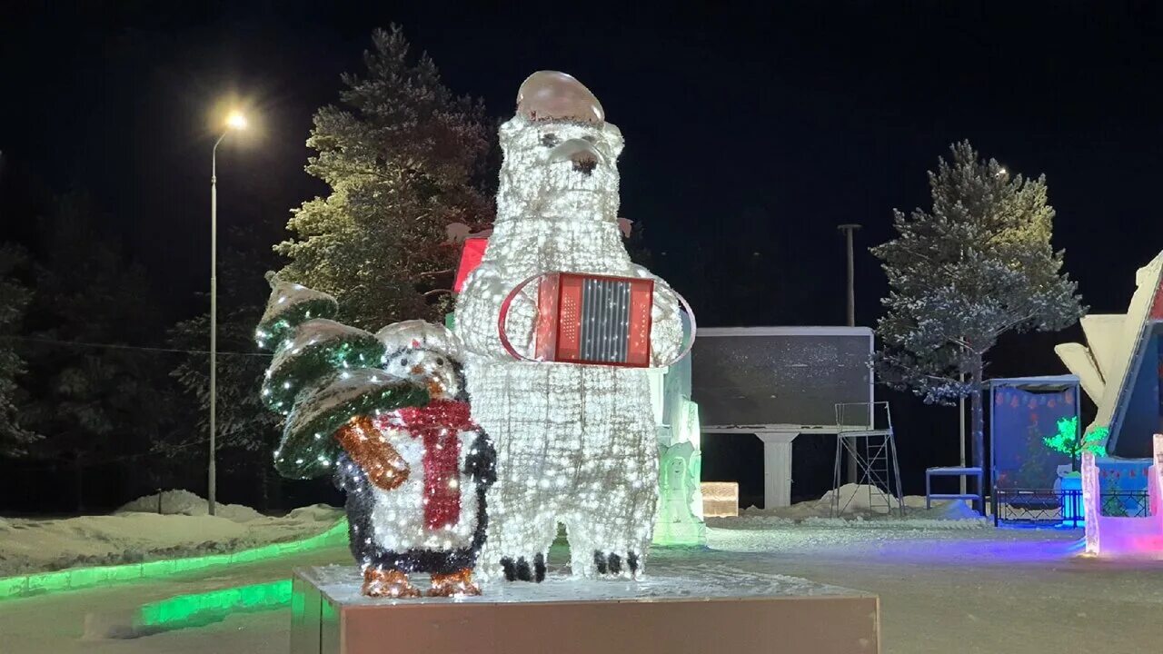 Детский городок сказочный красногорск. Город муравленко парк. Парк месторождения города муравленко. Парк место рождения. Муравленко парк.