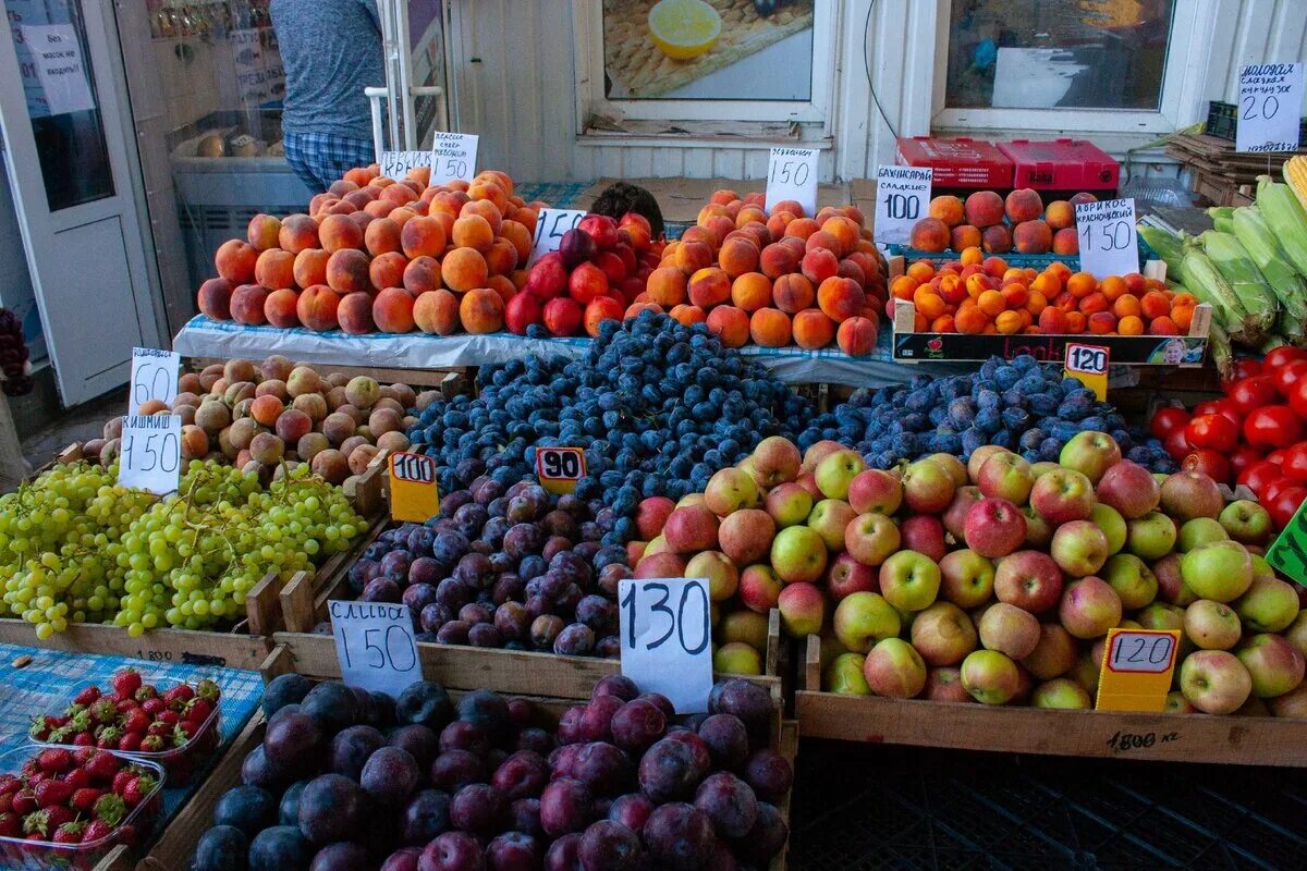 Рынок в желябовке крым нижнегорский. Рынок привоз симферополь. Оптовый рынок в крыму. Овощной рынок. Оптовый рынок крыма.