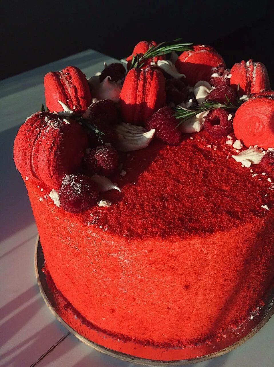 Красная кулинария. Торта "красный бархат" (Red Velvet).. Торт красный бархат Мирель. Красный бархат с клубничным конфи. Торт красный бархат с клубничным конфи.