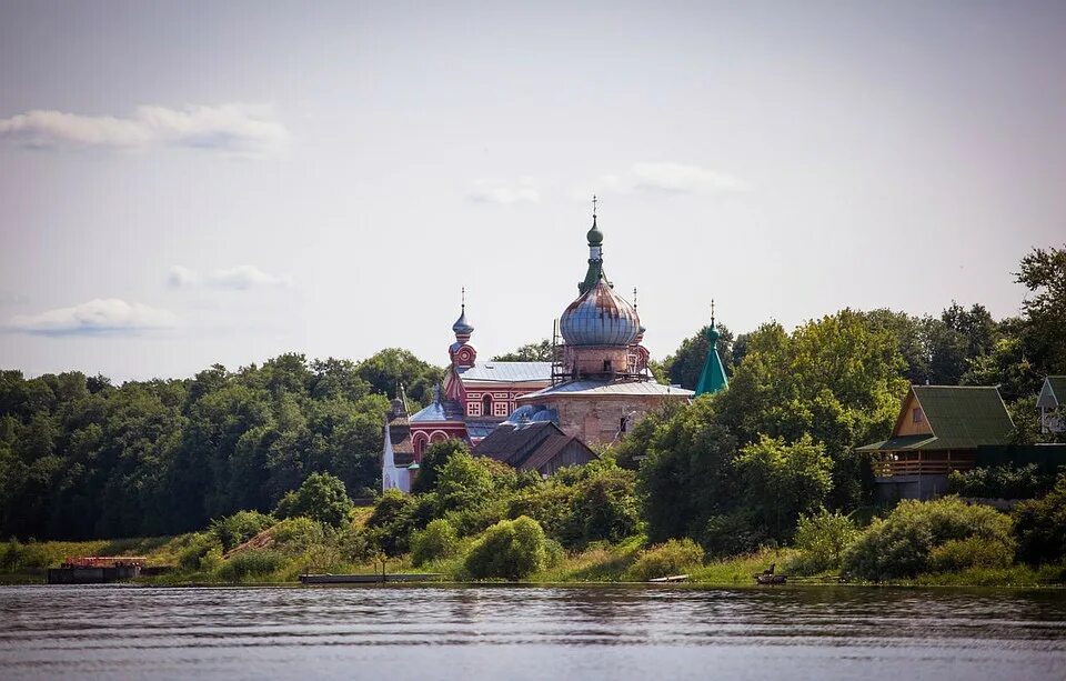 Никольского ру. Никольский монастырь в старой Ладоге. Староладожский Никольский мужской монастырь. Мужской монастырь на Ладоге. Староладожского Никольского мужского монастыря.