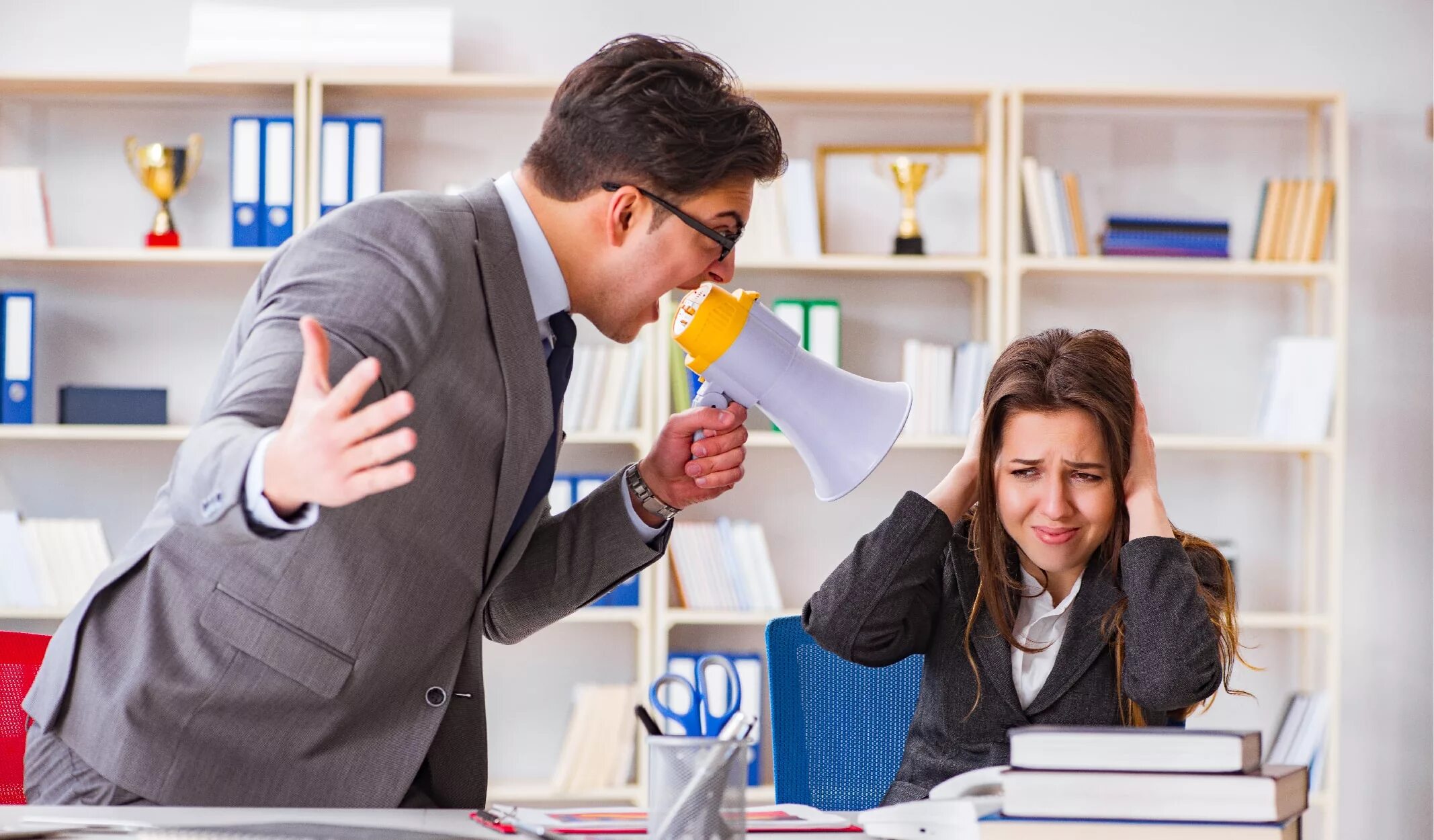 Конфликт учитель родитель. Конфликты педагог родитель. Конфликты педагог родитель. Женщины ссорятся. Конфликты педагог родитель.