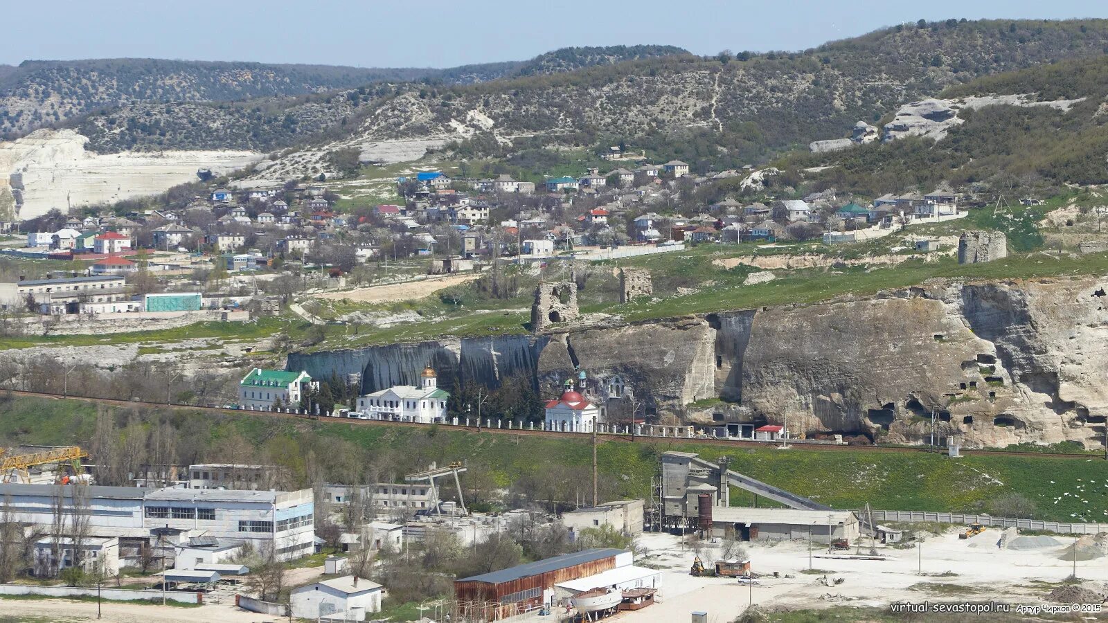 Инкерман скалистая. Севастополь поселок Инкерман. Севастополь достопримечательности Инкерман. Свято Климентовский монастырь Инкерман. Инкерман Крым бухта.