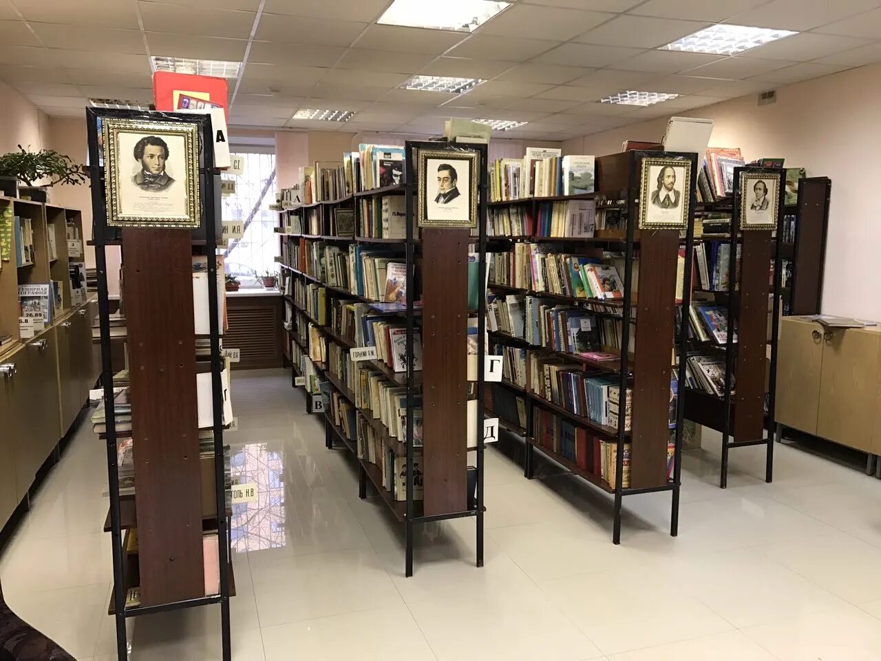 Library ru библиотека. Библиотека Реутов. Реутов библиотека Некрасова 18. Городская библиотека Реутов Ленина. Реутов библиотека улица Ленина.