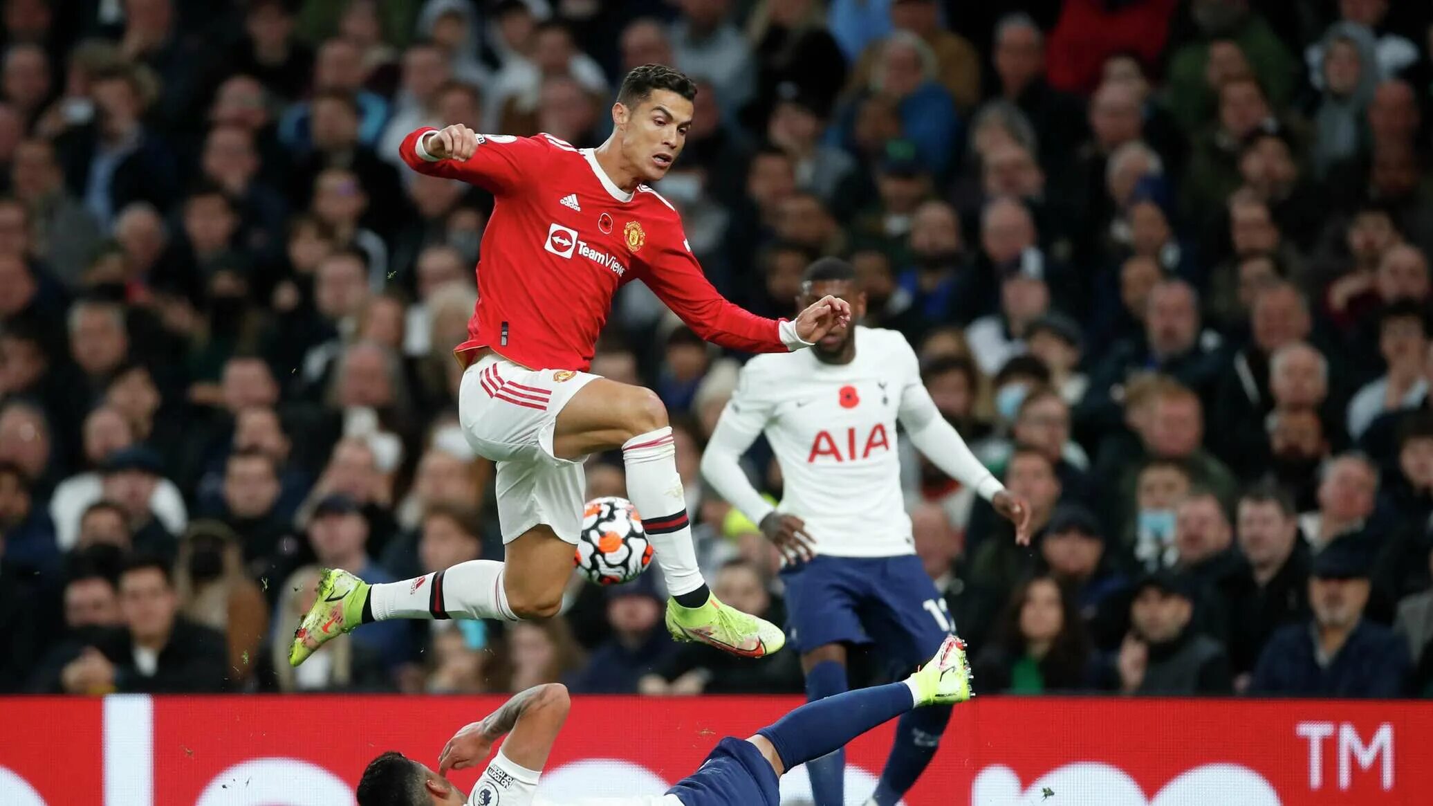 Мю тоттенхэм 2007. Манчестер юнайтед 1:1. Манчестер юнайтед 2022. Манчестер юнайтед тоттенхэм 2007. Хет трик роналду мю тоттенхэм.