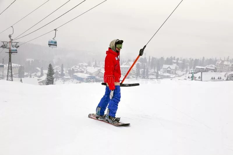 Бугельный подъемник горнолыжный. Бугельный подъемник сноуборд. Бугельный подъемник сноуборд. Горнолыжный подъемник. Бугель лыжи.
