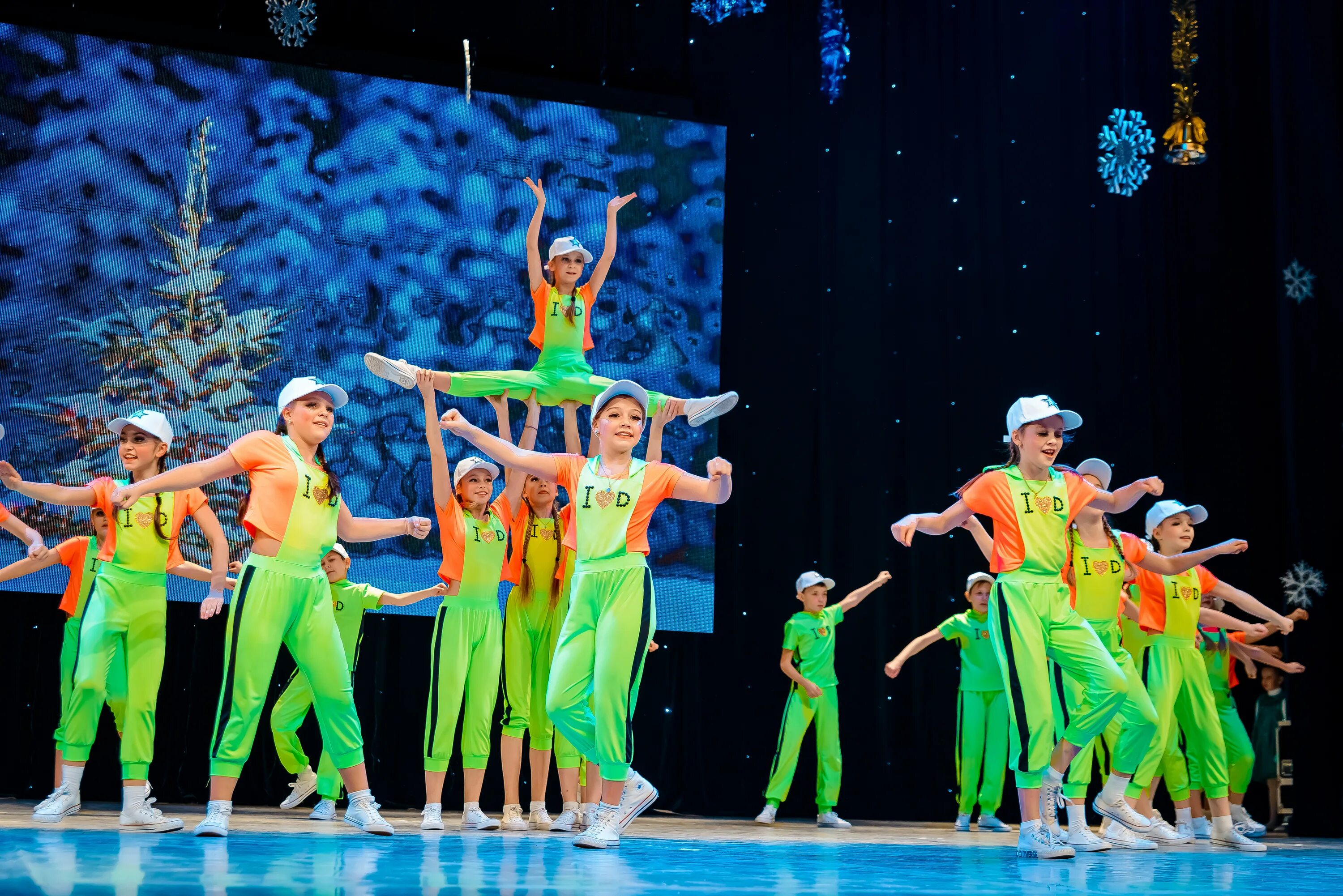 Вива данс калуга. Вива дэнс ахтубинск. Вива данс калуга руководитель. Концерт здравствуй мир. Вива данс астрахань алена валерьевна.