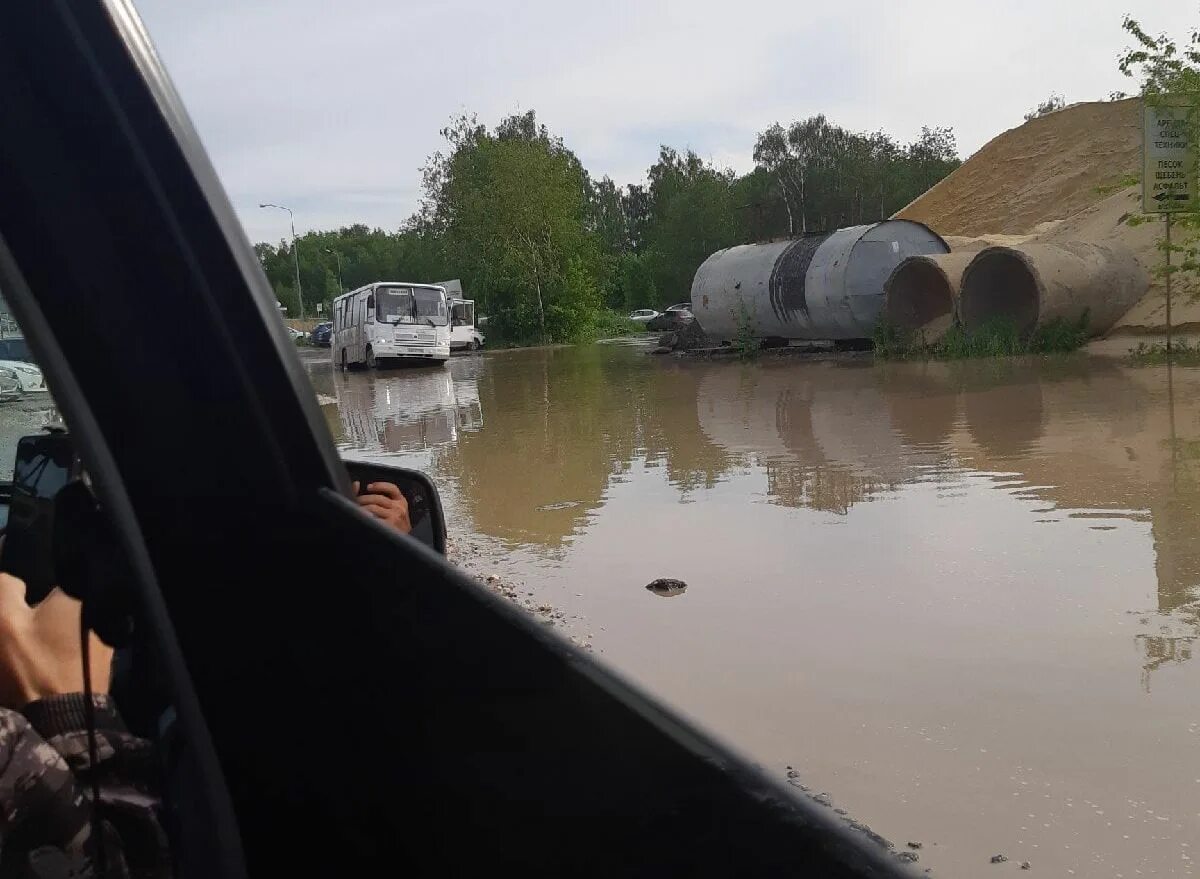 Затонувший автобус. Озеро Ситное Рязанская область. Затонувший автобус в Ферапонтово. Лужи в Рязани.