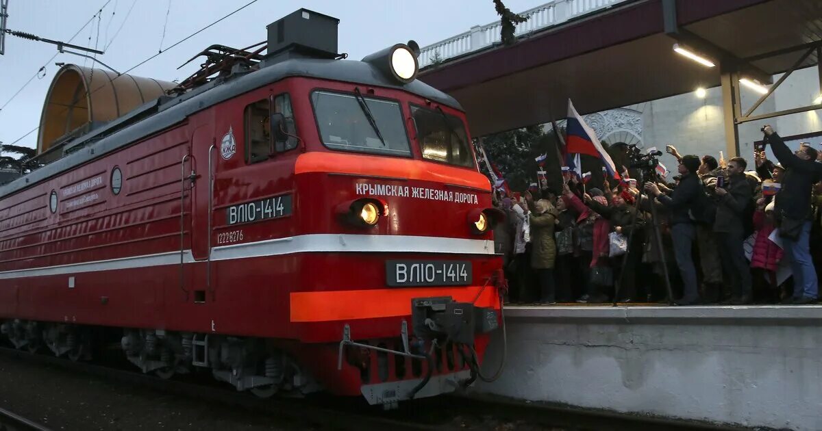 Поезд таврия москва севастополь. Поезд в крым. Крымская станция ржд. Кжд крымская железная дорога. Станция симферополь пассажирский.