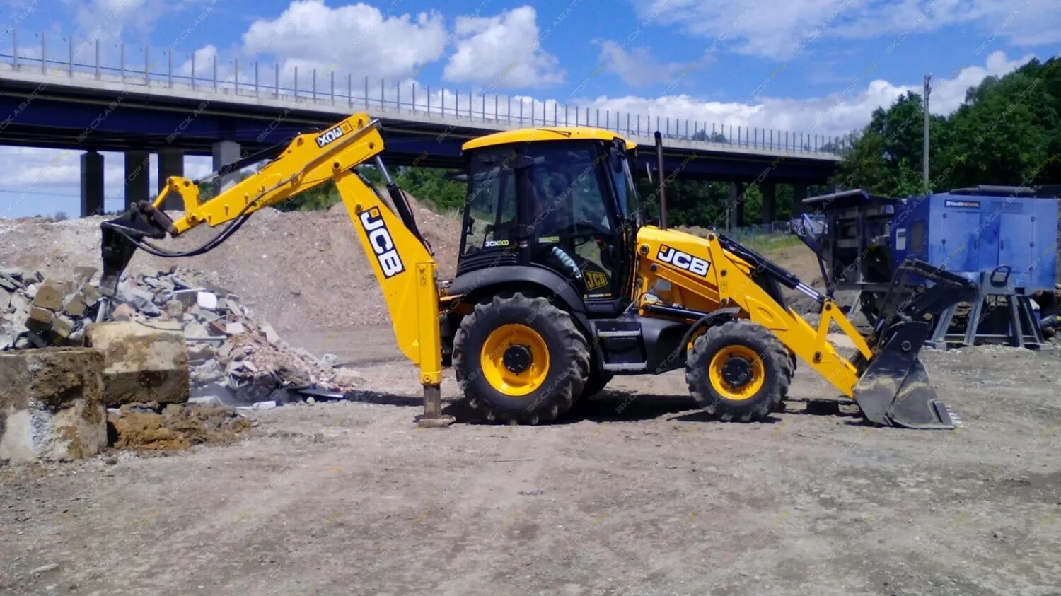 Трактор JCB 3cx. Экскаватор JCB 3cx с гидромолотом. JCB 4cx с гидромолотом. JCB 3cx-4t. Аренда экскаватора jcb