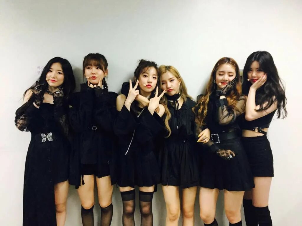 Dle latata. Группа джи айдол. idle группа корейская. gidle latata. k pop группа g idle.