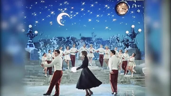 Гурченко карнавальная ночь 5 минут. Юрий белов карнавальная ночь. Одежда в стиле карнавальная ночь. Фотозона в стиле карнавальная ночь. Карнавальная ночь фильм 1956.