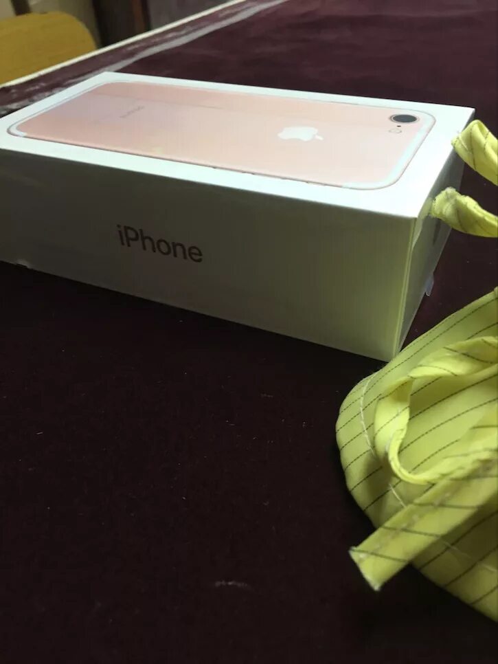 Фото коробки айфона. Iphone 7 Box. Apple IPAD 7 коробка. Айфон 7 коробка. Айфон упаковка.