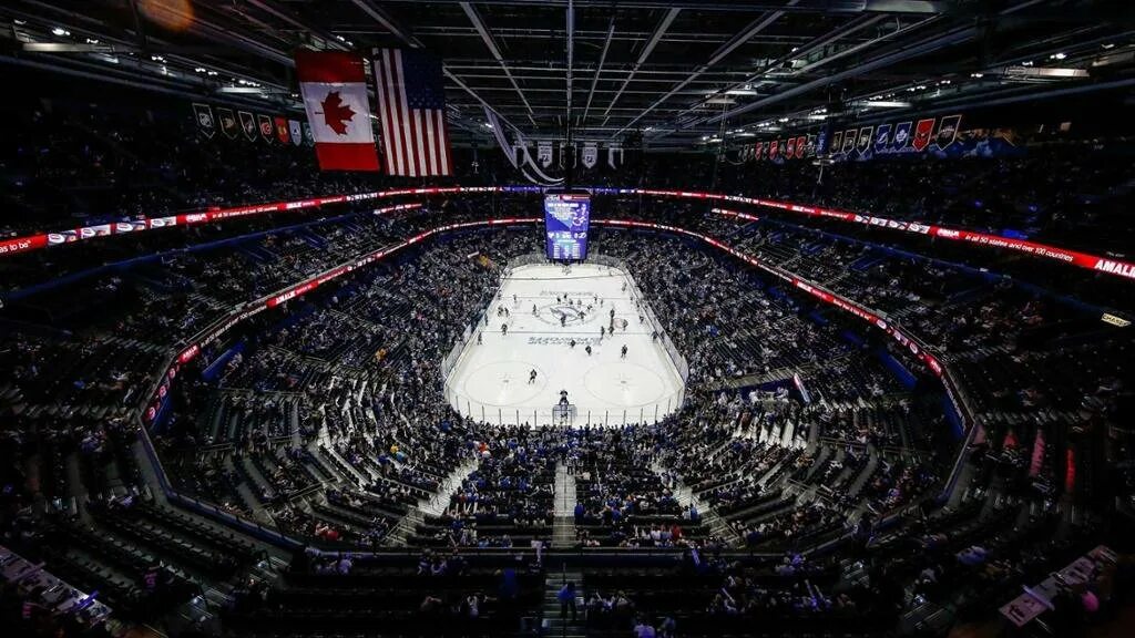 Amalie Arena Tampa. Арена Тампа Бэй. Арена Тампа Бэй Лайтнинг. Арена Тампа Бэй Лайтнинг снаружи 2022 года Арена амали. Arena ai