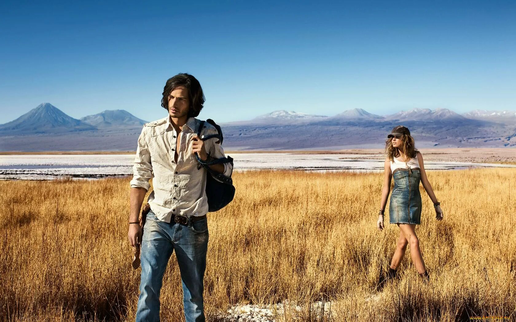 Люди обои для рабочего. Современный человек обои. Тейлор лотнер. Роберт дауни младший на сером фоне. Роберт дауни младший.