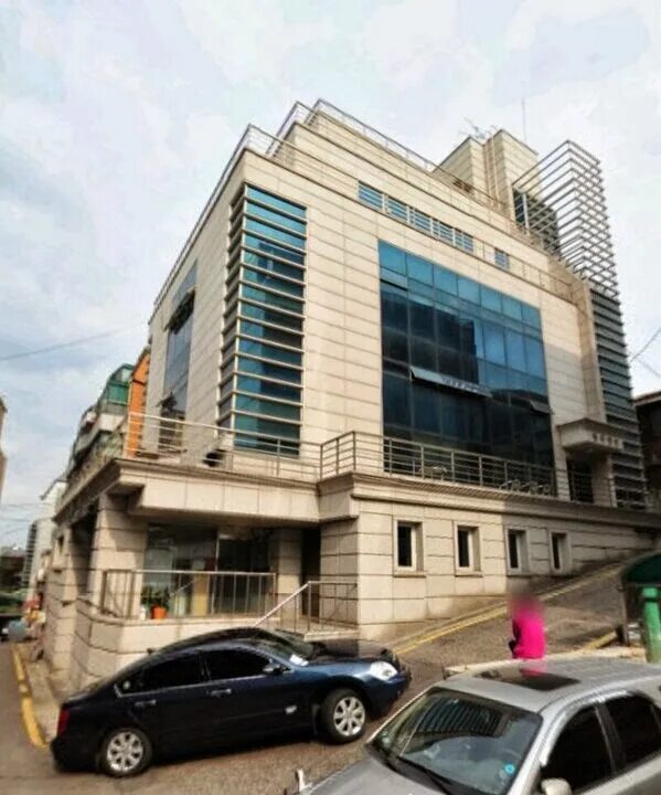 Хайб интертеймент. Big Hit Entertainment здание 2013. Здание Биг хит в Сеуле. Компания Биг хит Интертеймент здание. Сеул Биг хит Интертеймент.