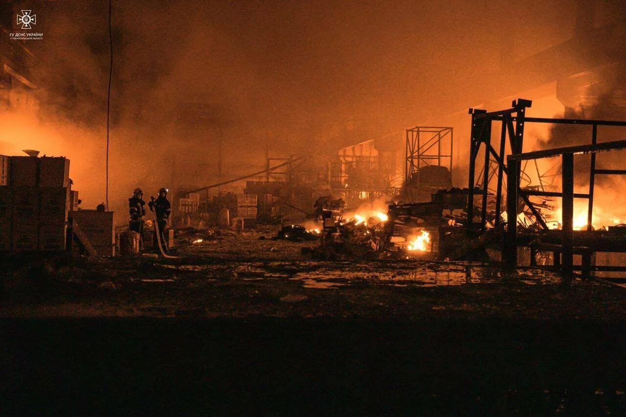 Пожар фото. Пожар ночью. Пожары на производственных объектах. Конец май 2023
