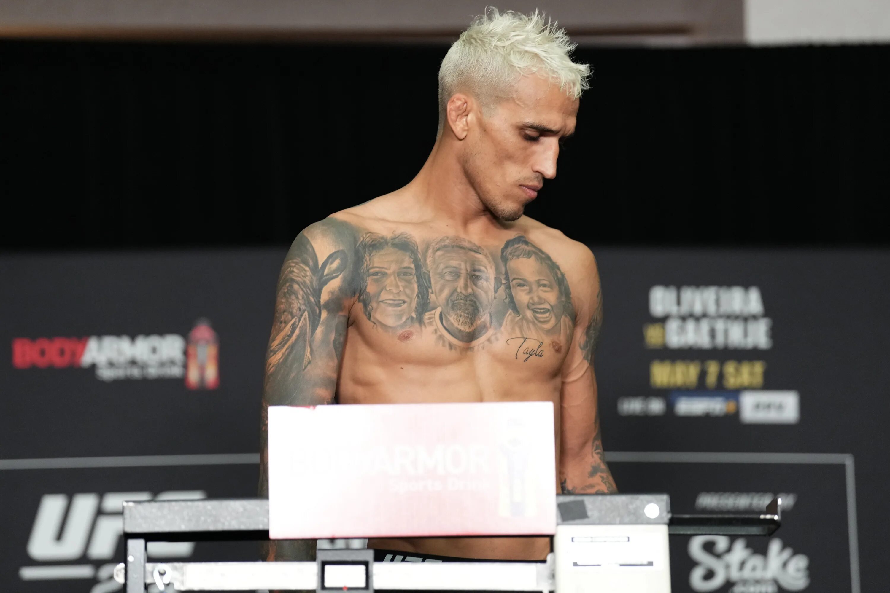 Ufc 274. Оливейра боец ufc. чарльз оливейра 2025.