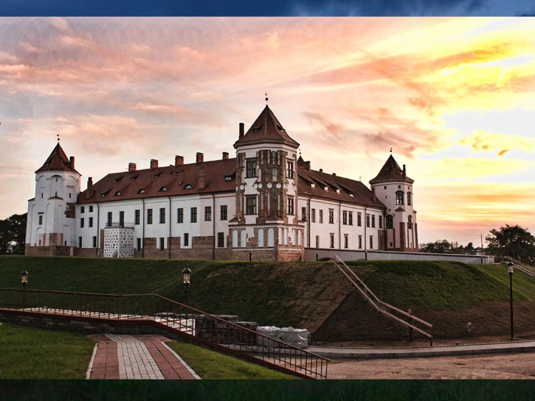 Белоруссия мирский замок и несвижский. Город замки беларусь. Мирский замково-парковый комплекс. Замковый комплекс мир беларусь. Минск мирский замок.