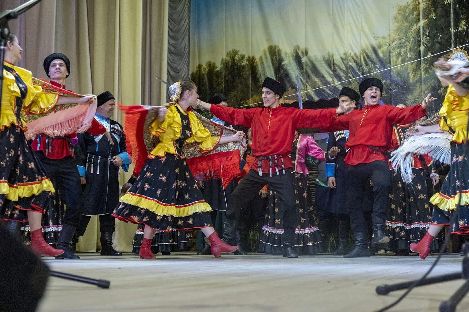 Весенний город драмтеатр ставрополь. День казачки в ставропольском крае. Культура ставропольского края. Казачьи станицы ставропольского края. Ставропольский край казачество культура.