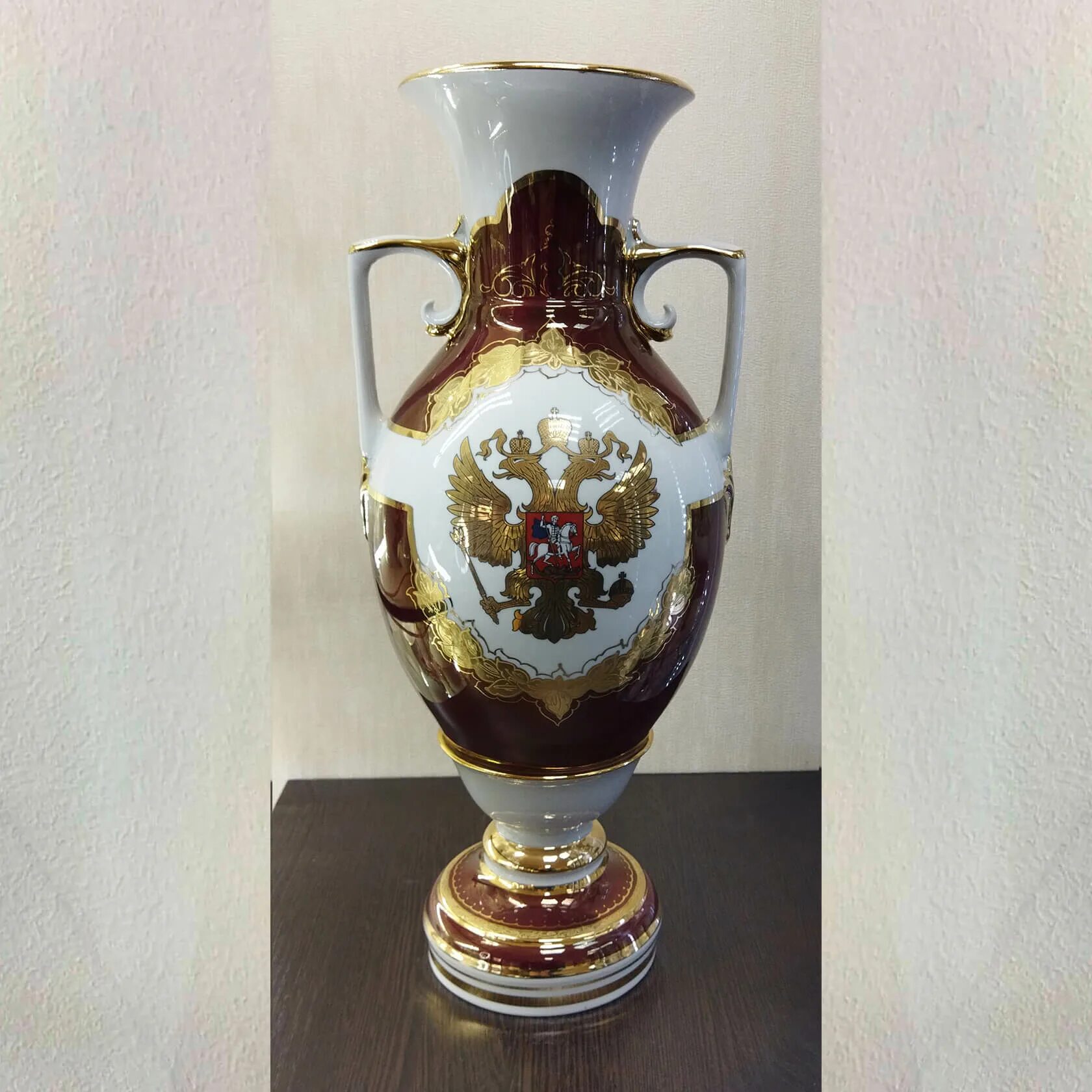 Феникс завод кисловодский фарфоровый ваза. Кисловодский фарфор виноградная лоза. Дельта кисловодский фарфор. Кисловодский фарфор кобальт. Ваза кисловодский фарфор феникс.