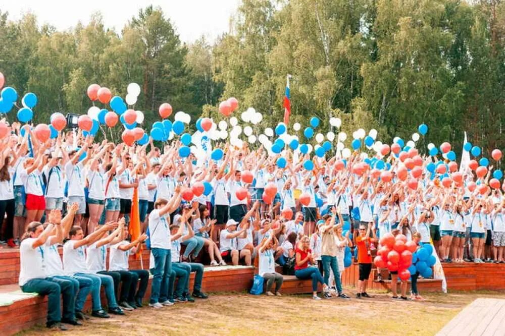 Волонтеры проводят мероприятия. Молодежные движения в России. Организация и проведение волонтерами массовых мероприятий. Волонтеры на массовых мероприятиях. Фестиваль.день.молодежи Красноярск.