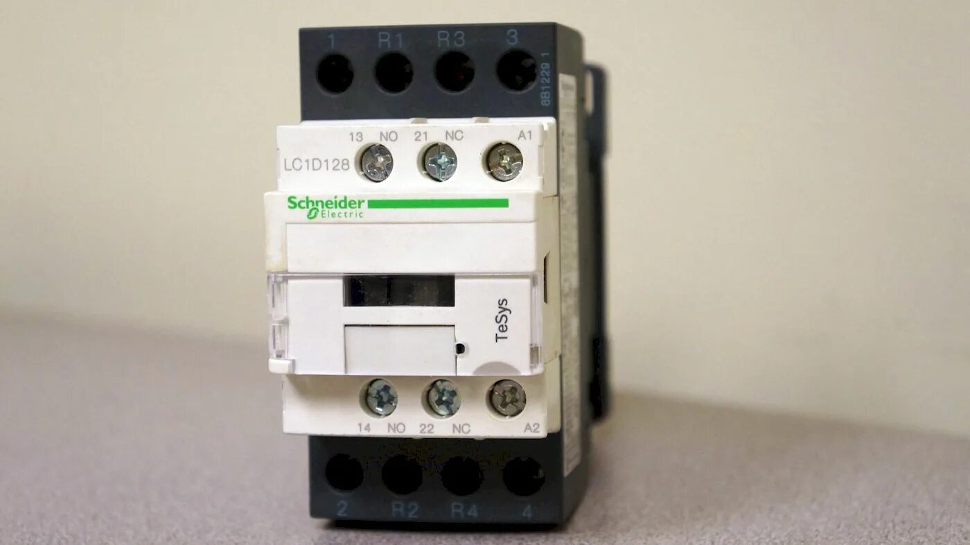 Lc1 c5e04 128. Контактор Schneider Electric lc1d25bne. Контактор Schneider Electric/lc1k0601d7. Контактор Schneider Electric lc1d18p7. Контактор Telemecanique типа lp1-d12008.