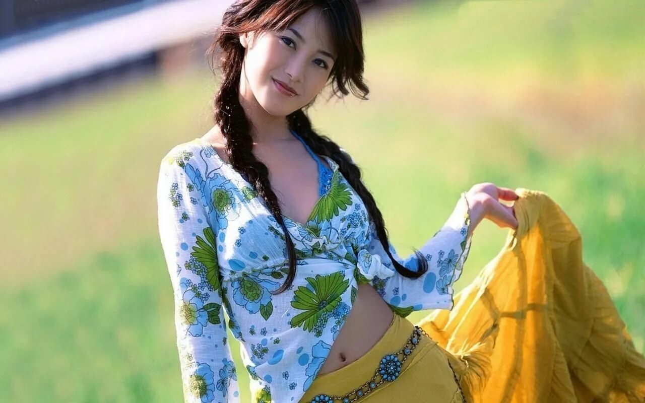 Еш кизлар что это. Японская девушка. Китаянки в красивом платье. Японские девушки фото. Узбекские женщины.