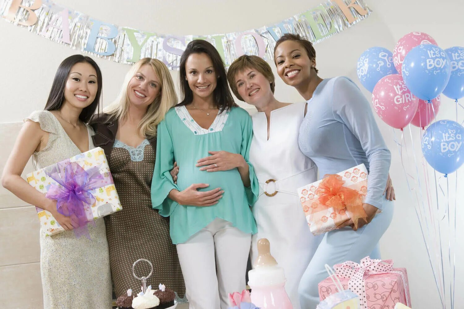 Group shower. Беременные на мероприятии. Беременные женщины в Австралии устраивают вечеринку Baby Shower.