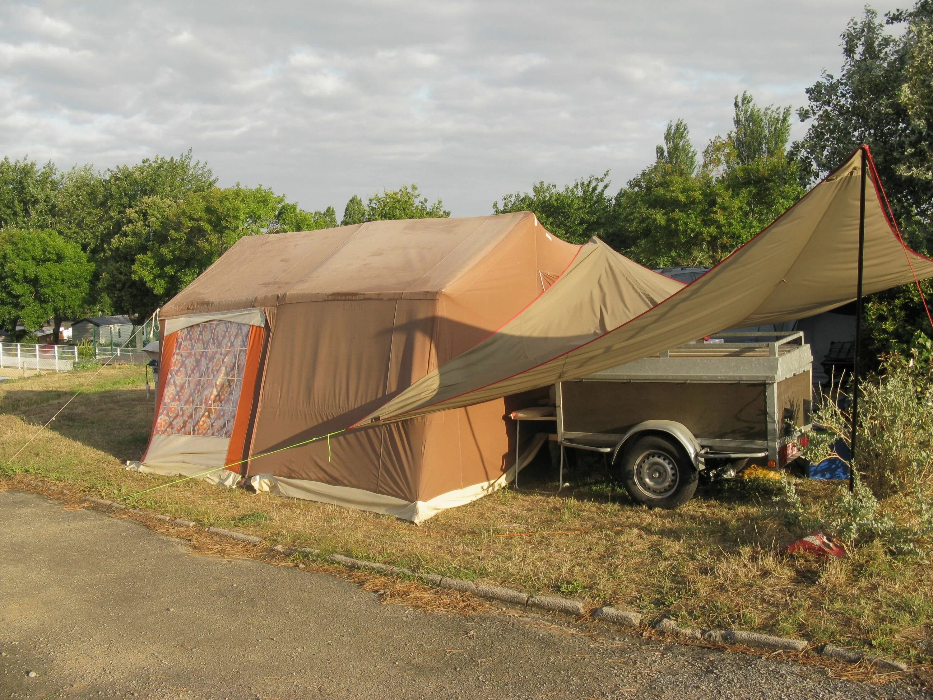 820000. Прицеп-палатка. Прицеп-палатка Roadmaster Family s. Палатка из прицепа. Палатка на базе прицепа. Top camping