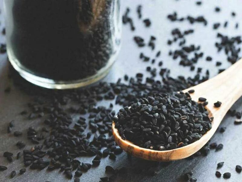 Масло семена черного тмина. Чёрный тмин Калонджи. Чёрный тмин растение семена. Чёрный тмин Seed Nigella капсула.