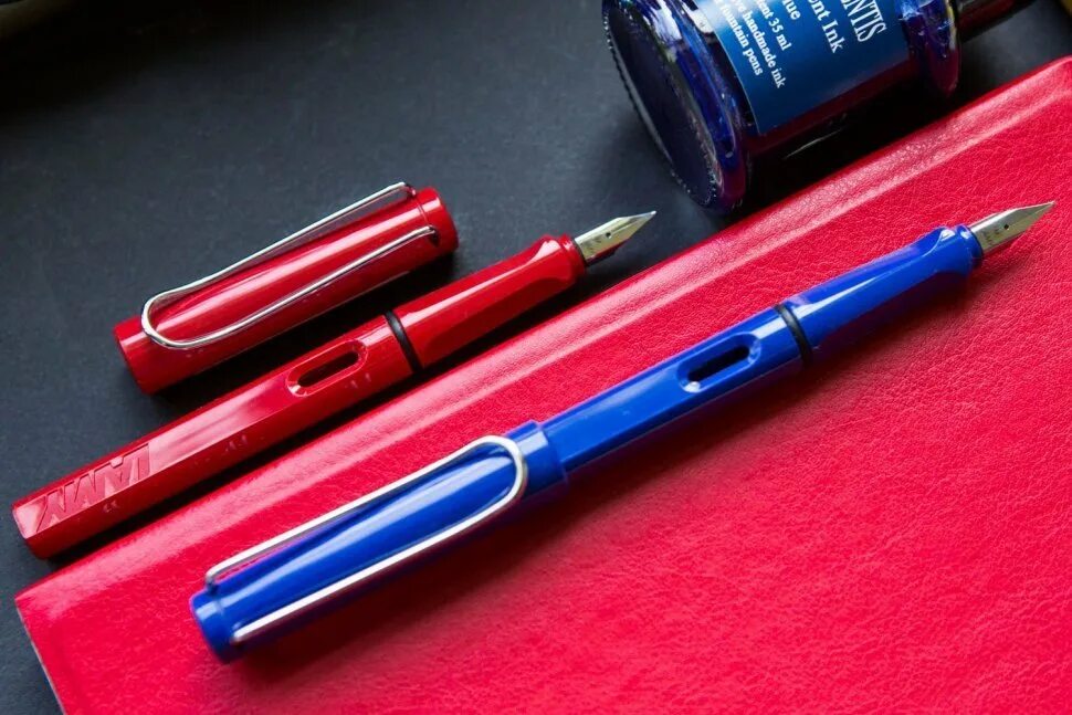 Lamy safari. Ручка Lamy Safari. Лами сафари перьевая ручка. Лари сафари ручка перьевая. Перьевая ручка Lamy Safari f.