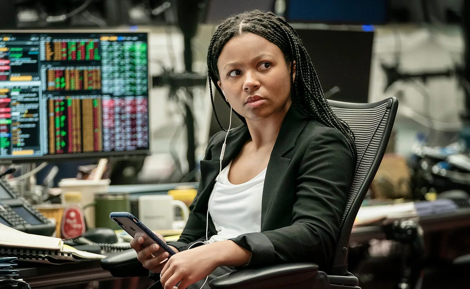 Ассистент звезды фильм 2020. Помощник (2020). Индустрия 1 сезон. Ассистента 2020. Ассистент звезды фильм 2020 поцелуй.