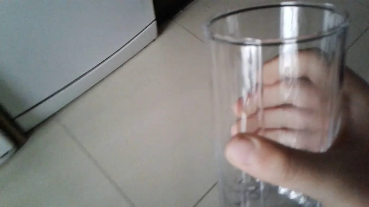 Стакан холодильник. Налить в стакан флеш игра. Наливание воды в глазной стаканчик. Закончили в стакан. Налейте в пластиковый стакан воды